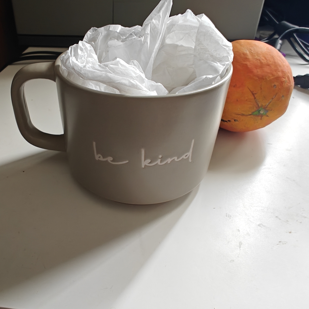 Gray Mug with 'Be Kind' Inscription